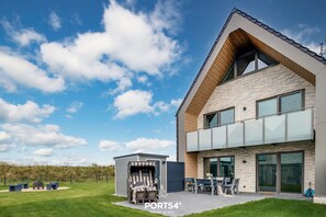 Outdoor dining - Momme II - close to the North Sea and the beach, sauna, terrace, modern (Büsum)