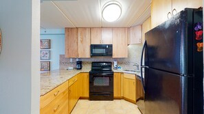 Refrigerador, microondas, parrilla de estufa y lavavajillas 
