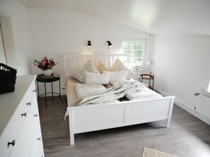 2 Schlafzimmer, Reisekinderbett, kostenloses WLAN, Bettwäsche