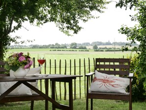 تناول الطعام بالخارج