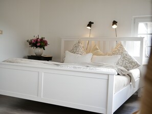 2 Schlafzimmer, Reisekinderbett, kostenloses WLAN, Bettwäsche