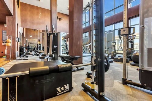 Boulevard Stays Elegant 1BR Pool, Gym, Parking