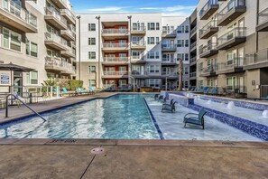 Pool - Boulevard Stays Elegant 1BR Pool, Gym, Parking (Richardson)