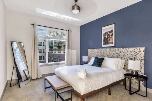 Boulevard Stays Stylish and Beautiful 1BR Suite Pool, Parking