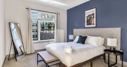 Boulevard Stays Stylish and Beautiful 1BR Suite Pool, Parking