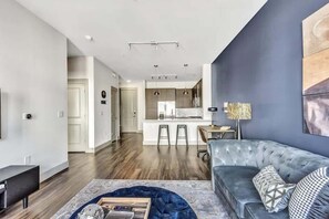 Unclassified image, 3 of 39, button