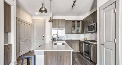 Boulevard Stays Dashing 1BR Suite Pool, Parking Gym G