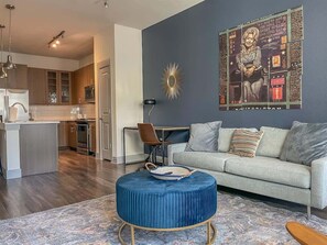 Unclassified image, 4 of 34, button