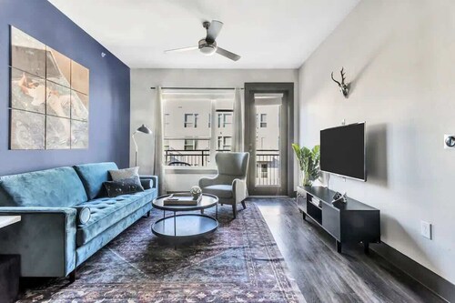 Boulevard Stays Dashing 1BR Suite Pool, Parking Gym H