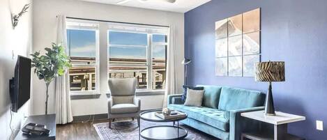 تلفزيون، برامج وأفلام نتفليكس، خدمات بث، مكتب