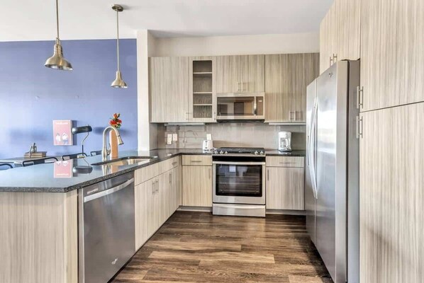 Fridge, microwave, oven, stovetop