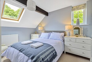 3 bedrooms, internet, bed sheets