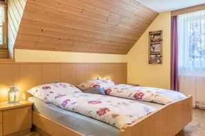1 bedroom, free WiFi, bed sheets - Oberwieserhof Apartment 3 in South Tyrol with Shared Garden and Wi-Fi (St.Lorenzen)