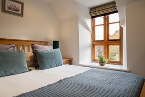 4 habitaciones, ropa de cama hipoalergénica y escritorio 