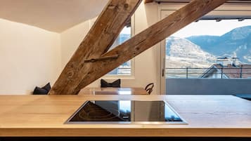 Réfrigérateur, four, plaque de cuisson, lave-vaisselle