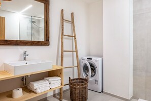 Bruser, hårtørrer, håndklæder