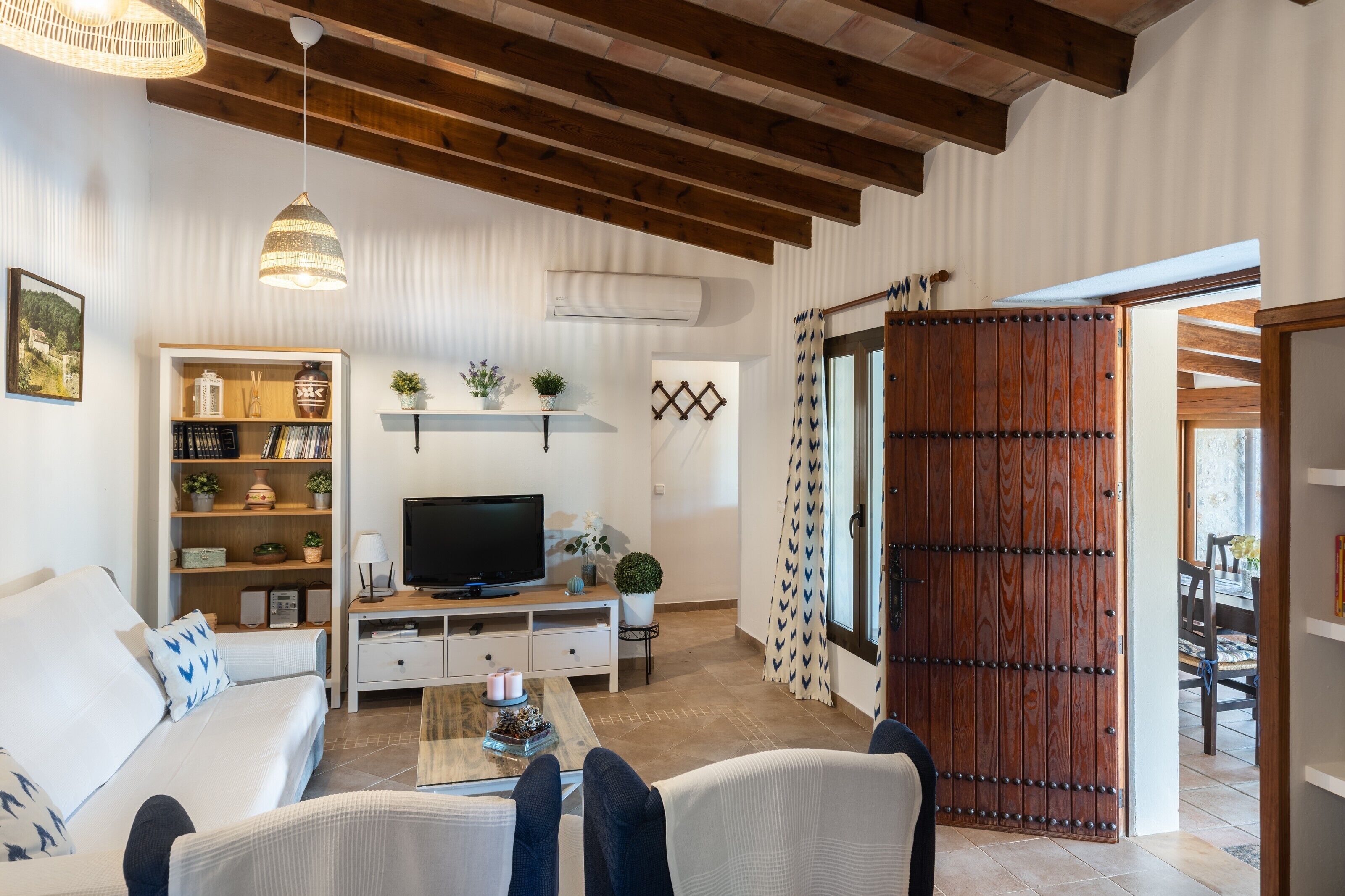 Fernseher, DVD-Player, Stereoanlage