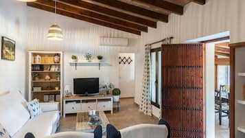 Fernseher, DVD-Player, Stereoanlage