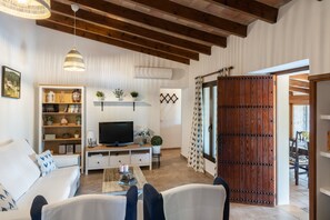 Televisión, reproductor de DVD y estéreo 