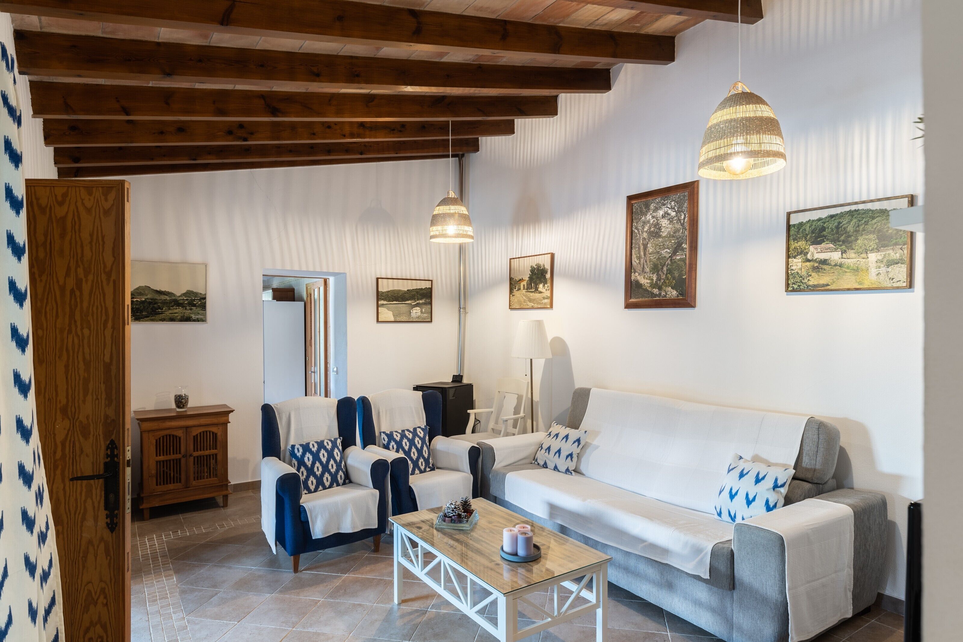 Fernseher, DVD-Player, Stereoanlage