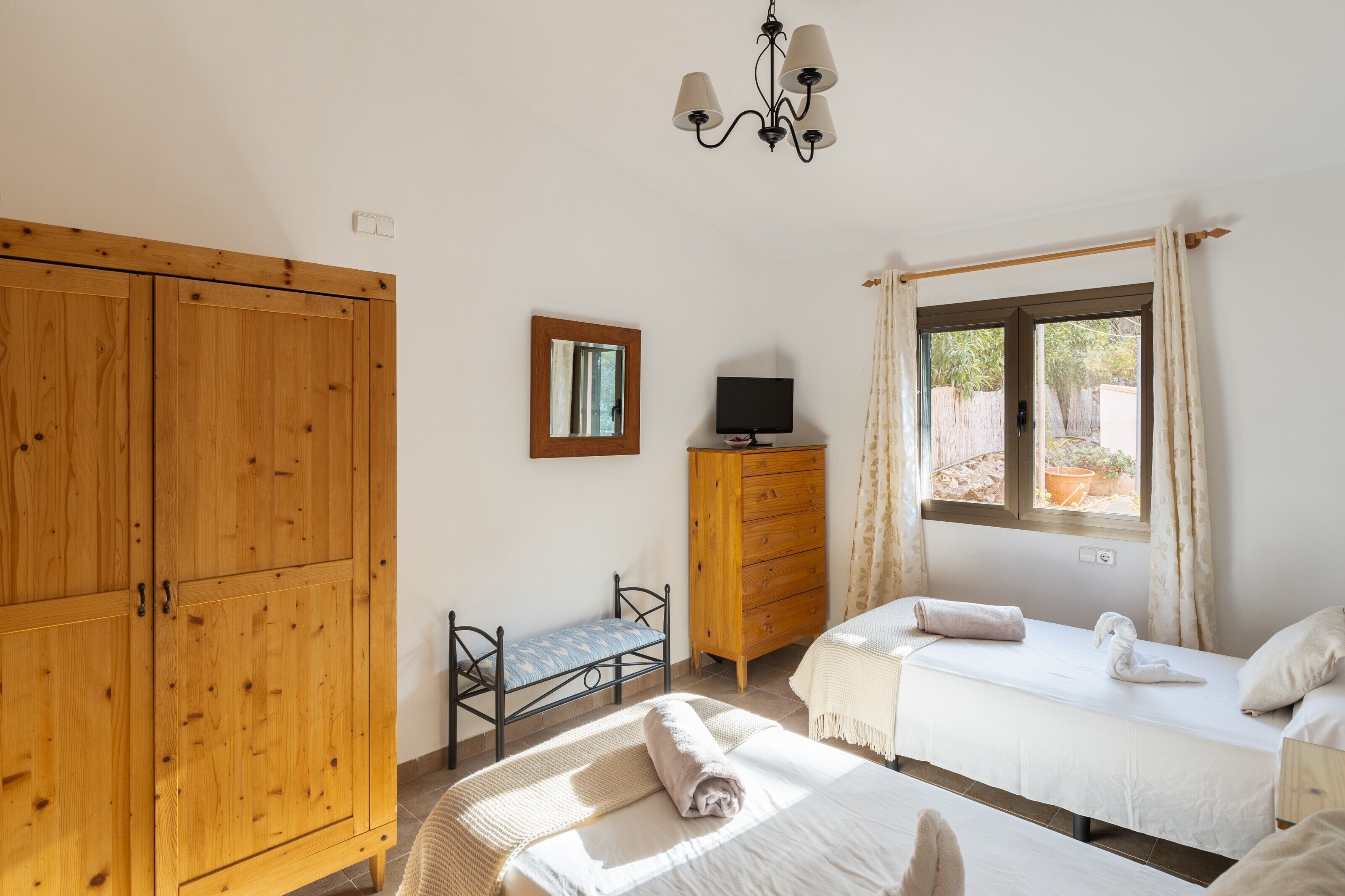 2 slaapkamers, een strijkplank/strijkijzer, gratis wifi, beddengoed