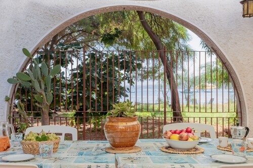 Villa "Rossana sul Mare" avec terrasse privée extérieure, jardin commun et Wi-Fi