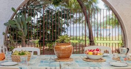 Villa "Rossana sul Mare" with Private Outdoor Terrace, Shared Garden and Wi-Fi