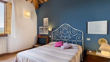 2 makuuhuonetta, silitysrauta/-lauta, ilmainen Wi-Fi, vuodevaatteet