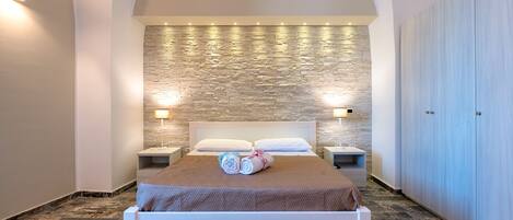 1 dormitori, planxa i posts de planxar, wifi gratuïta i roba de llit