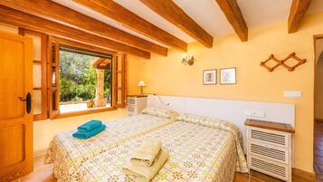 4 dormitorios, tabla de planchar con plancha, wifi gratis y ropa de cama