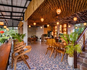 Daily continental breakfast for a fee - RiverTree Villa & Resort (Kampot)