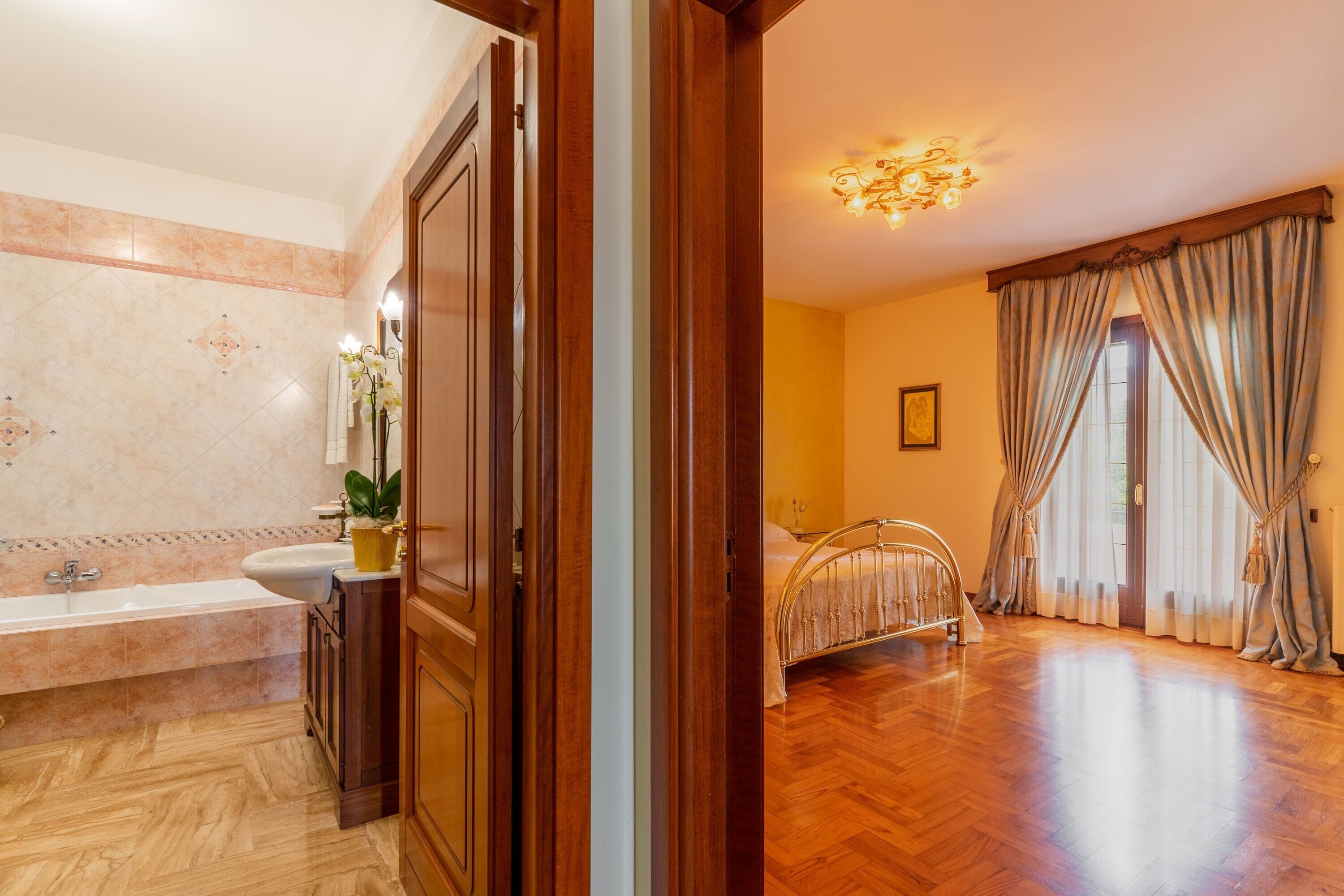3 chambres, fer et planche à repasser, Wi-Fi gratuit, draps fournis