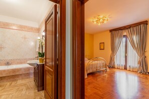 3 habitaciones, tabla de planchar con plancha y wifi gratis 