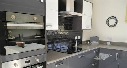 Driftwood - a house that sleeps 8 guests in 3 bedrooms