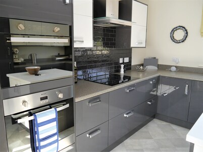 Driftwood - a house that sleeps 8 guests in 3 bedrooms