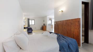 1 dormitorio, tabla de planchar con plancha, wifi gratis y ropa de cama