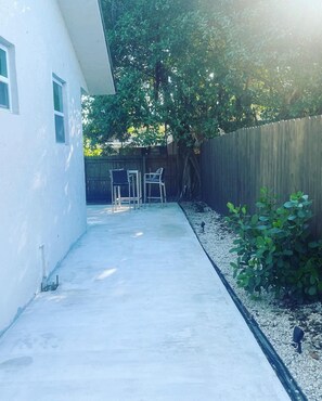 Terrace/patio - Comfortable and safe condo 15 minutes from beach. (Miami)