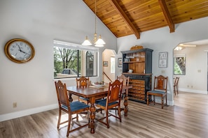 House, 4 Bedrooms | Dining
