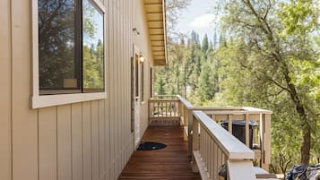 House, 4 Bedrooms | Terrace/patio