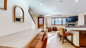 Townhouse, 3 soverom | Eget kjøkken | Kjøleskap, ovn, kaffetrakter/tekoker og brødrister