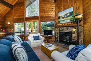 Cabin, 3 Bedrooms | Living area | TV, fireplace, DVD player, books - Cabina De Alba - Charming and Modern by Yosemite Region Resorts (Groveland)