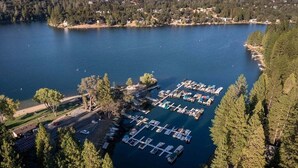 Marina - Star of the Mountain - The Star of Your Vacation by Yosemite Region Resorts (Groveland)