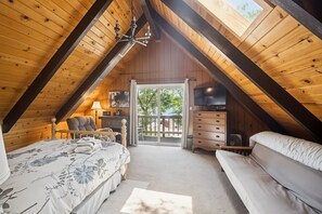 Kabin, 3 kamar tidur | 3 kamar tidur, setrika/meja setrika, dan Wi-Fi gratis