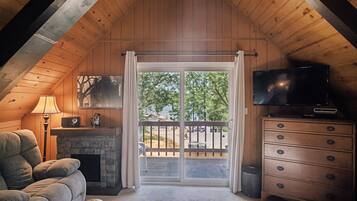 Cabin, 3 Bedrooms | Living area | Smart TV, DVD player, books