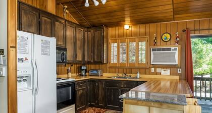 The Hideout - Pet Friendly - The Perfect Spot for a Relaxing Yosemite Vacation by Yosemite Region Resorts