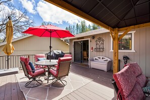 House, 3 Bedrooms | Outdoor dining - Bigfoot Retreat - Close to Golf and the Beach by Yosemite Region Resorts (Groveland)