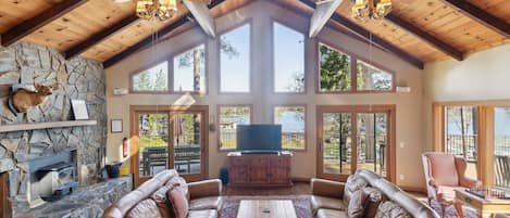 Hus - 5 sovrum | Vardagsrum | Smart-tv och streamingtjänster