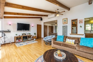 Maison, 3 chambres | Coin séjour | Services de streaming