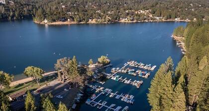The Happy Place - Mountain Views and Amenities Galore by Yosemite Region Resorts