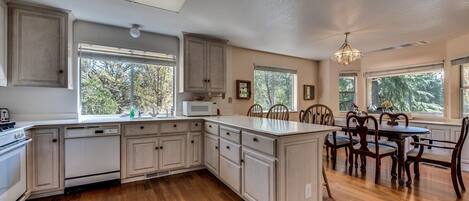 Maison, 3 chambres | Cuisine privée | Réfrigérateur, four, plaque de cuisson, cafetière/bouilloire